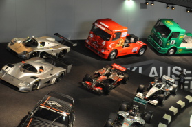 Muzeum Mercedesa w Sztutgarcie / Mercedes_Benz Welt in Stuttgart
